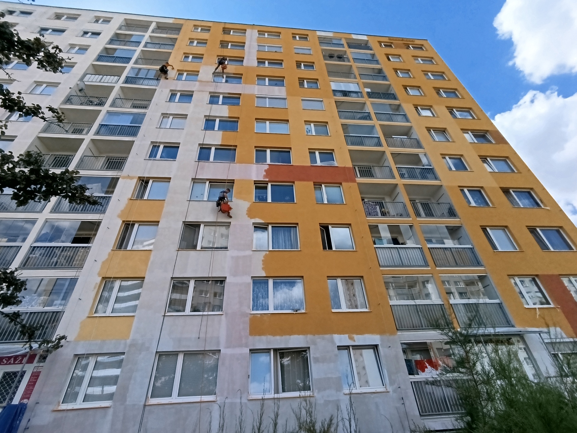 Renovace fasády bytového domu v Praze-Řepách